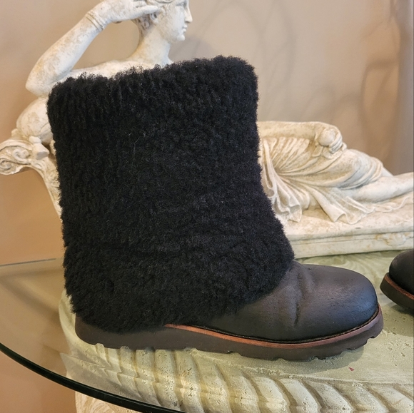 Ugg Maylin Boots in black. Size 5 #119 - Picture 8 of 14